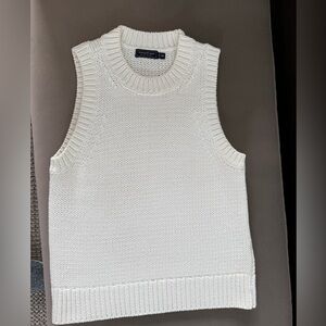 Woman’s Vineyard Vines XS white sleeveless summer sweater.